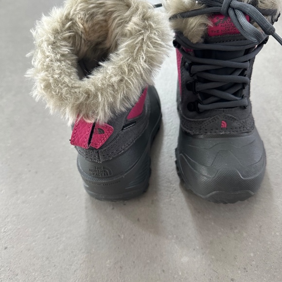 THE NORTH FACE TODDLER SNOW BOOTS - SIZE 12 - Picture 2 of 3